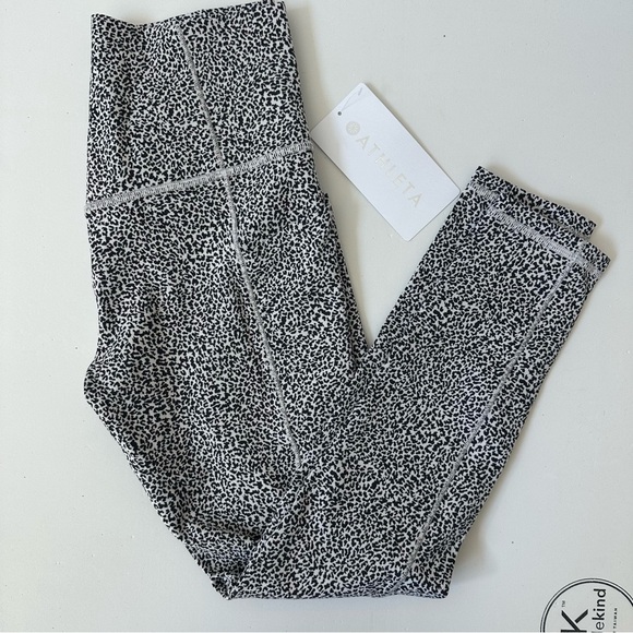 NWT Athleta Salutation Stash Black White Leopard Pocket 7/8 Leggings Size XS - Picture 6 of 8